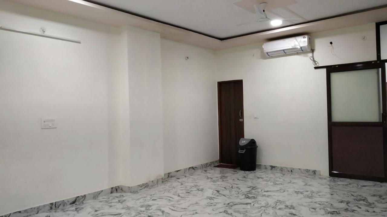 Rajlakshmi Guest House 마투라 외부 사진