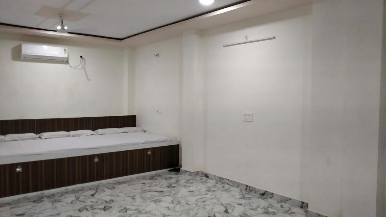 Rajlakshmi Guest House 마투라 외부 사진