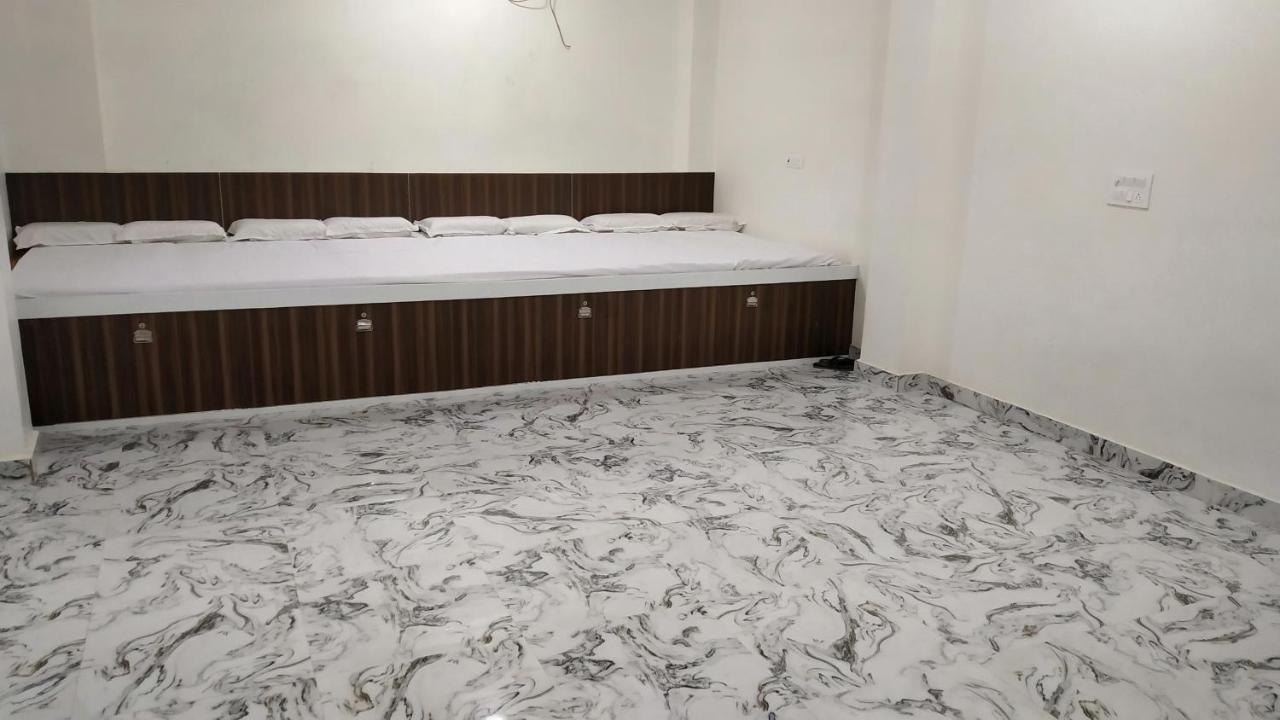 Rajlakshmi Guest House 마투라 외부 사진