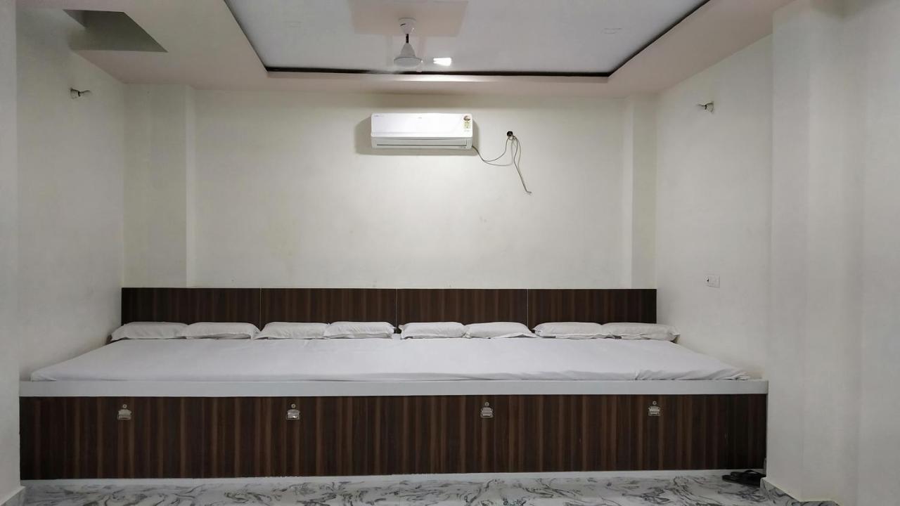 Rajlakshmi Guest House 마투라 외부 사진
